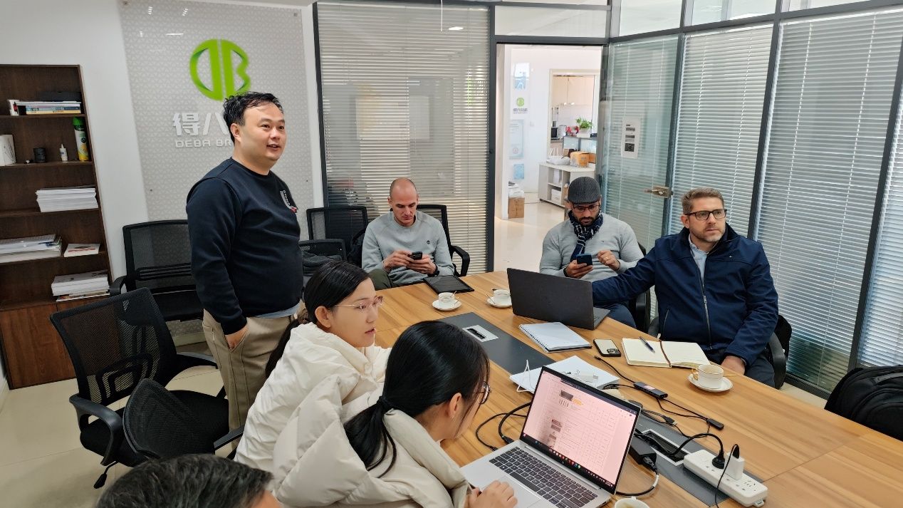 Paraguayan ဖောက်သည်များသည် Deba ညီအစ်ကိုများထံ လည်ပတ်ကြပြီး 12,000-မျိုးစေ့ကြဲသည့် ဝက်မွေးမြူရေးအစီအစဉ်နှင့် ထုတ်ကုန်စွမ်းအားကို လွန်စွာအတည်ပြုသည်